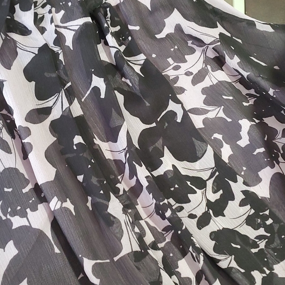 🏷Need Options Petite blouse - Picture 6 of 8